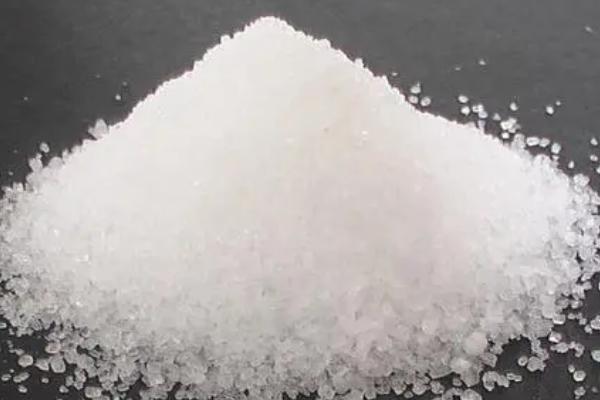 磷酸二氢铵的性状，呈白色粒状晶体
