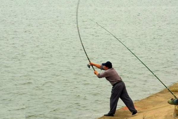 钓鱼怎样抛竿抛得准，要寻找一个固定的参照物