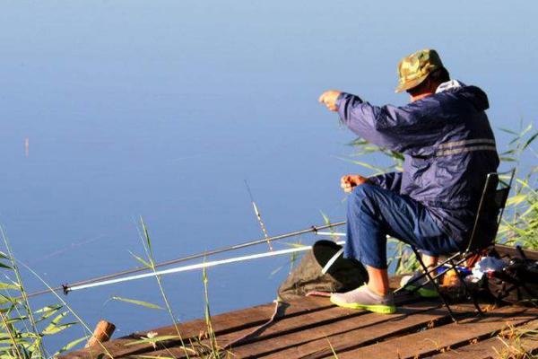 钓10斤鲢鳙用多大的钩子，不同的钩子所使用的型号不同