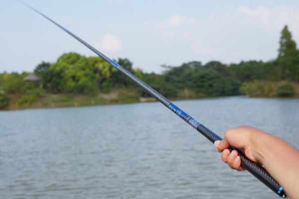 7.2米的鱼竿好不好用，在广阔的水域中垂钓比较好用