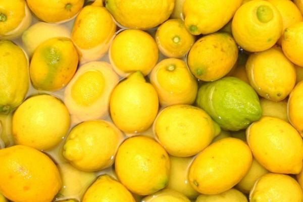 柠檬怎么防止氧化，可放在冰箱里冷藏