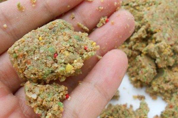 野钓万能饵料配方，常见以下6种