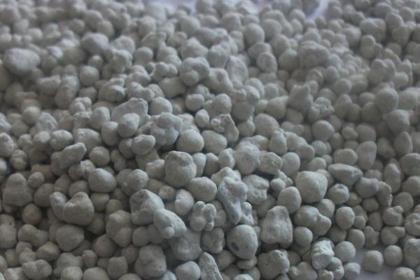 过磷酸钙肥料为什么不能和石灰一起使用，它们可能会发生化学反应