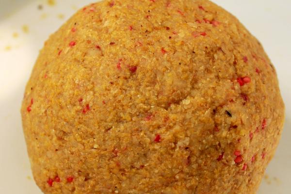冬钓鲫鱼用哪种味型的饵料，晴朗天气适合使用香腥饵