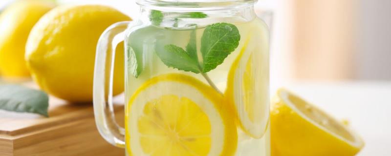 柠檬水属于酸性还是碱性，口感较酸但其实是碱性饮品
