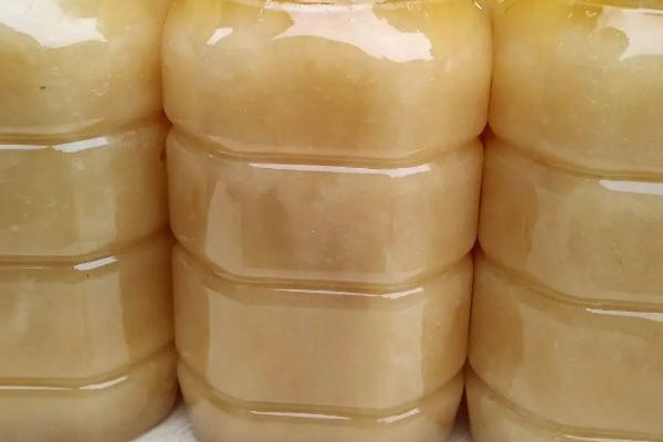 乌桕蜜的产量，一般可达到40-60斤左右