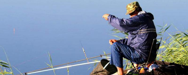 钓鲈鱼的方法，路亚、传统或拉流钓法都适用