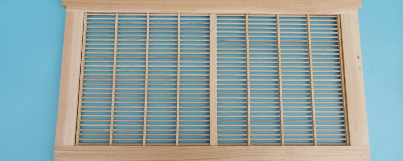 隔王板的种类，根据用法可分为平面隔王板、框式隔王板
