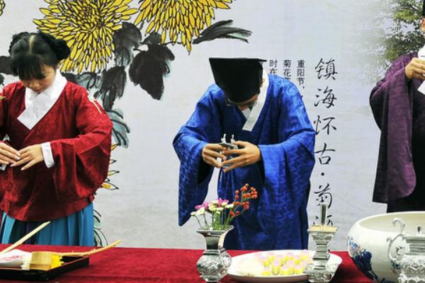 哪个节日的习俗要插茱萸，重阳节也被称为茱萸节