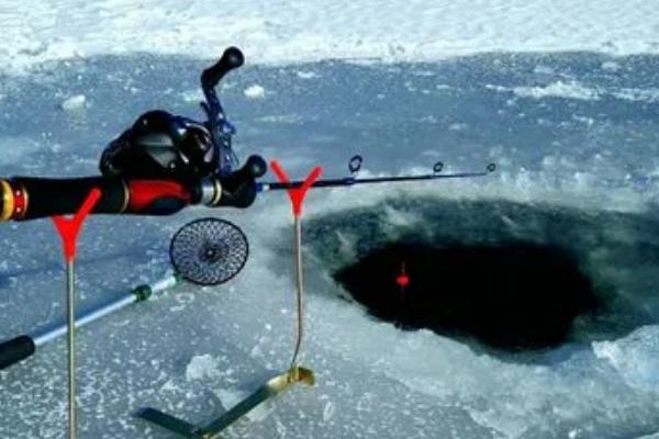 冰面气泡比较多是下面有鱼吗，需根据气泡形状、大小和多少来分辨