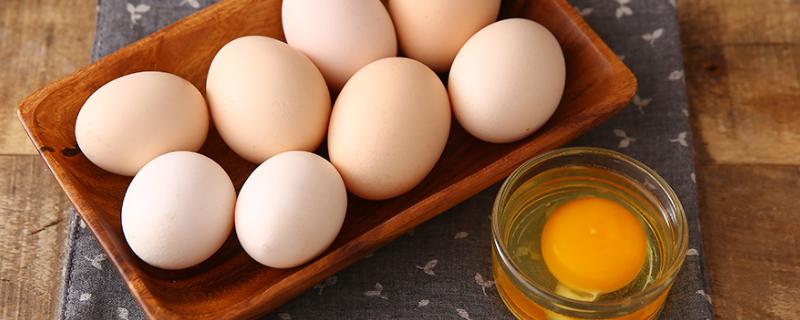 柴鸡蛋和普通鸡蛋的区别，外形和蛋黄均不同