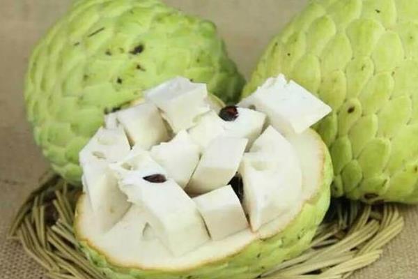 释迦果的食用方法，可直接食用或榨汁