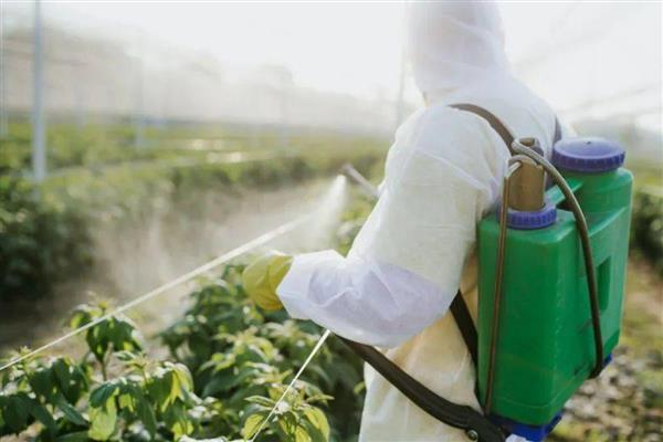 如何提高微生物农药施用效果，必须保存于闭光、低温地方