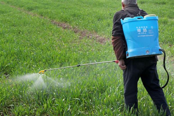 如何提高微生物农药施用效果，必须保存于闭光、低温地方