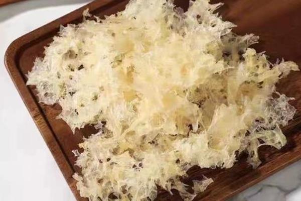 银耳的品种，常见的有雪耳、大银耳等