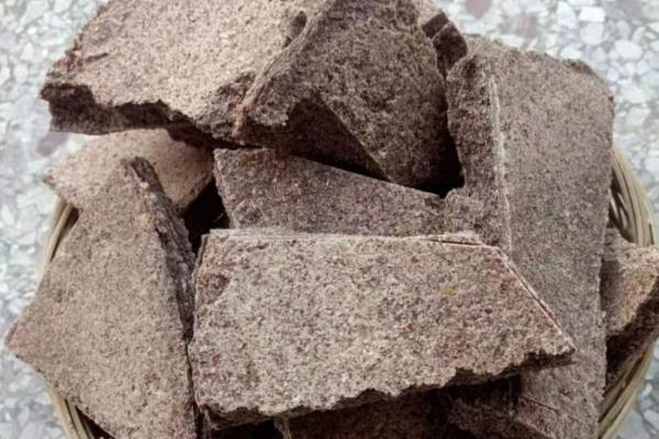 夏季钓鱼的打窝技巧，在作钓前1-3天就像钓点投放窝料