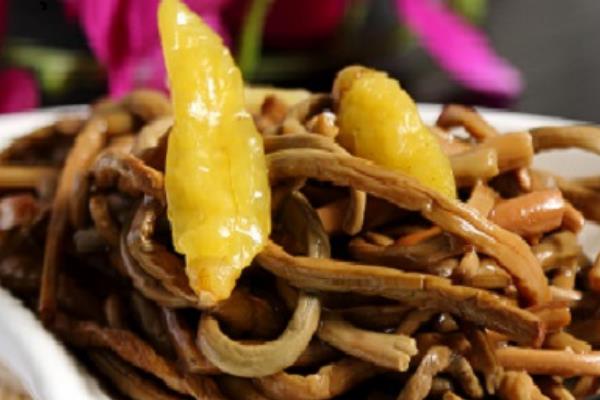 薇菜的收获时间，一般是4月中上旬采收