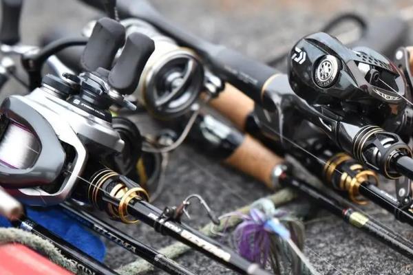 野钓鳊鱼的最佳水深，钓0.5米至2米深均