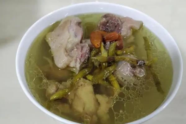 铁皮石斛的食用方法，泡茶、榨汁、直接吃都可以