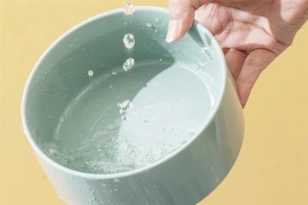 家里狗味太重如何去除，需定期清洗和消毒狗狗的用品