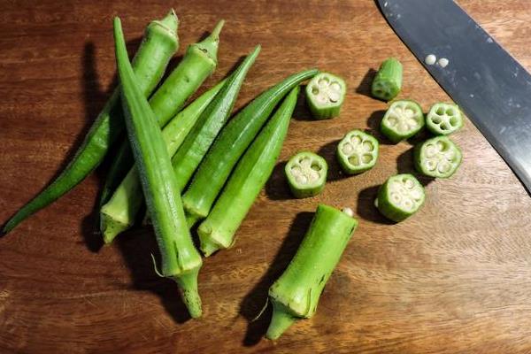 哪些作物的种植前景比较好，当前可以考虑蓝宝石葡萄、白草莓、秋葵等果蔬