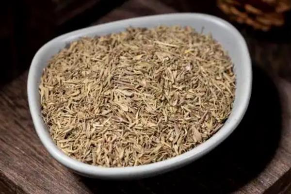 常见的香辛料品种，有八角、丁香、小茴香等