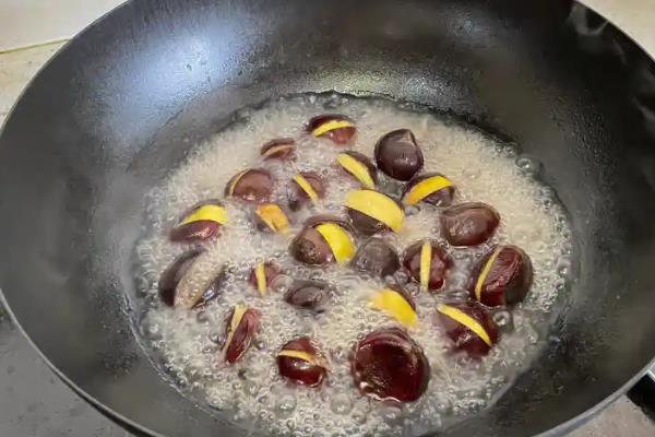 新鲜板栗怎么快速去壳，可煮熟或用开水烫