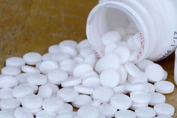 狗狗常见眼睛疾病用什么药，青霉素、氯霉素、四环素等药物可酌情使用