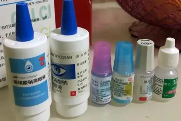狗狗常见眼睛疾病用什么药，青霉素、氯霉素、四环素等药物可酌情使用