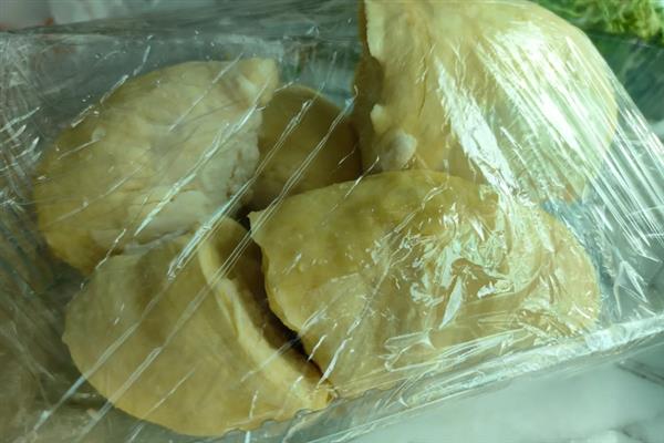 榴莲如何催熟，可以采用包裹催熟法