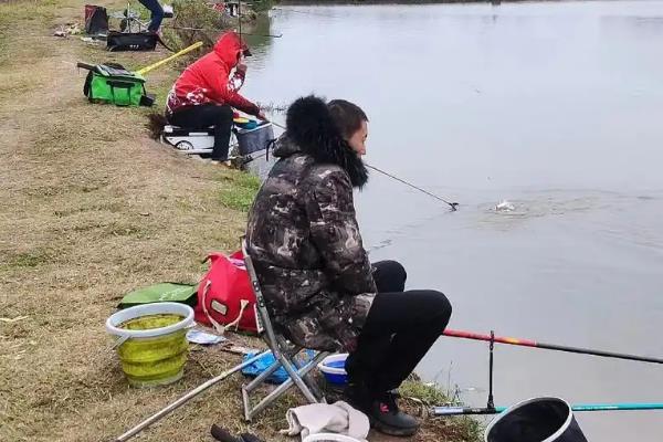 钓鱼什么时候提竿，出现顿口、送漂等漂相时抬竿有很高的中鱼率