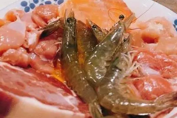 猫饭海带粉怎么做，将干海带打成粉再添加到猫饭中