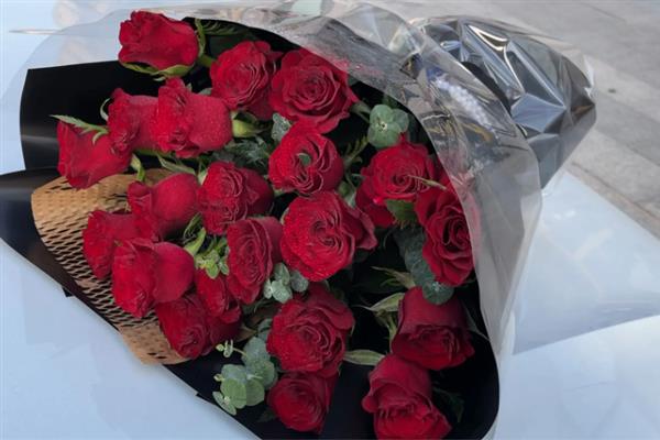 18支粉玫瑰花的花语，寓意初恋、青春永驻等