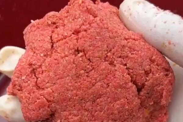 春季钓鲫鱼的适宜水深，早春需确保深度达到2米以上