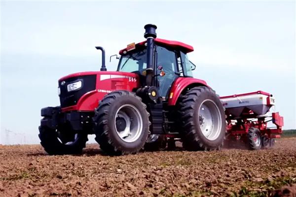 轮式拖拉机修理完试运转前要做的工作，按规定加足燃油、润滑油等