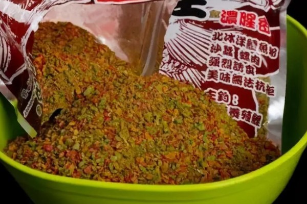 秋季晚上如何垂钓鲢鳙，鱼漂下顿时先遛鱼再提竿