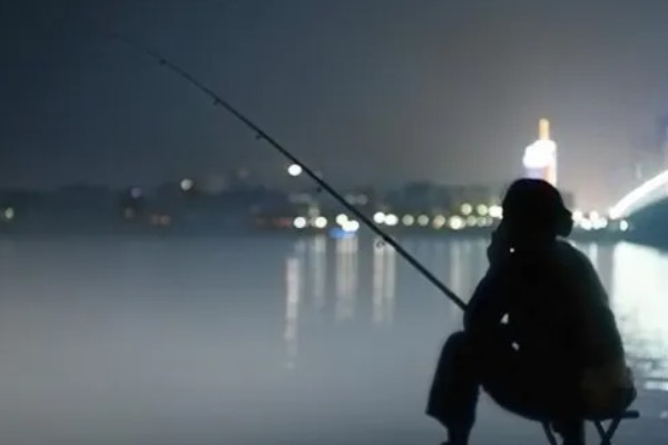 夜钓鲢鳙钓底还是钓浮,一般是钓底