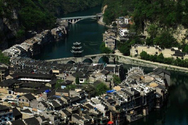 贵州省镇远县的特产，有镇远水蜜桃、镇远金堡米酒等