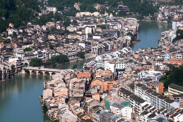 贵州省镇远县的特产，有镇远水蜜桃、镇远金堡米酒等