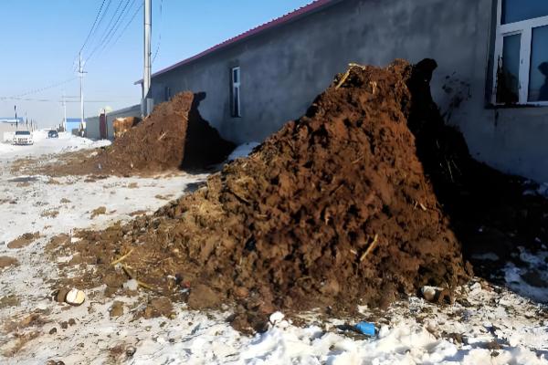 有机肥来源于哪里，常见作物秸秆、禽畜粪便等原料