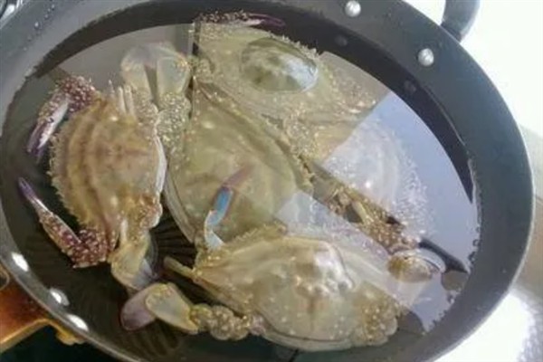 河蟹挑选方法，偏重的河蟹肉质较多