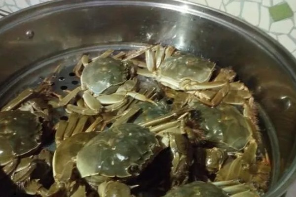 河蟹挑选方法，偏重的河蟹肉质较多