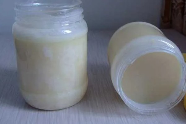 蜂蜜很稀是不是真的，真蜂蜜通常比较粘稠