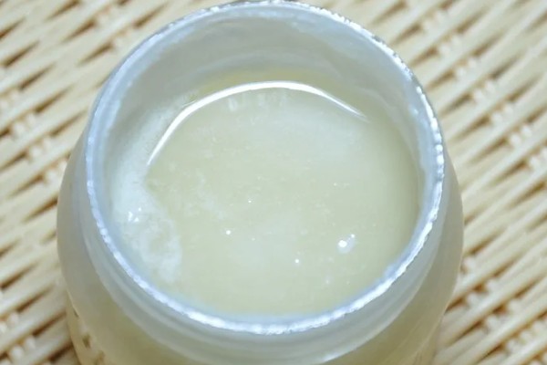 蜂蜜很稀是不是真的，真蜂蜜通常比较粘稠