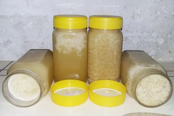 蜂蜜很稀是不是真的，真蜂蜜通常比较粘稠