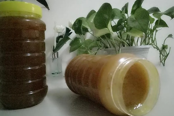 蜂蜜很稀是不是真的，真蜂蜜通常比较粘稠
