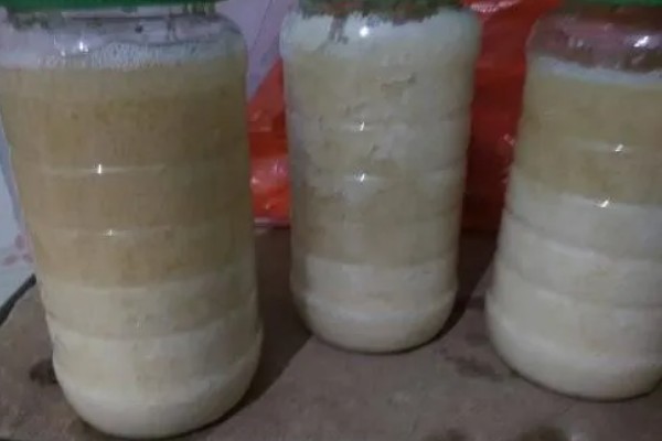 蜂蜜很稀是不是真的，真蜂蜜通常比较粘稠