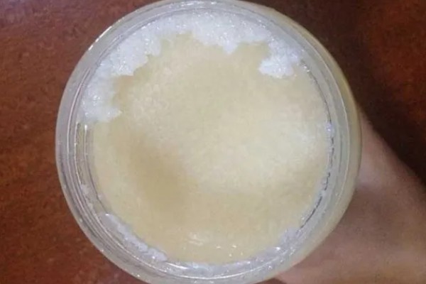 蜂蜜很稀是不是真的，真蜂蜜通常比较粘稠