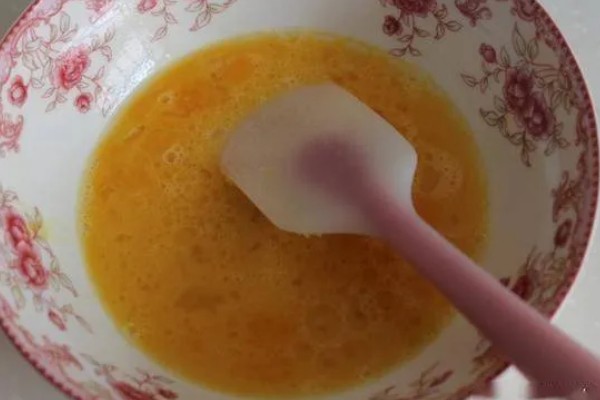 母猪怎样用红糖催乳,将红糖和白酒搅匀加入饲料饲喂