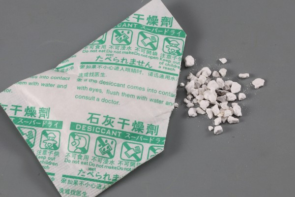 如何预防遛狗时乱吃东西,建立口令和奖励机制进行训练